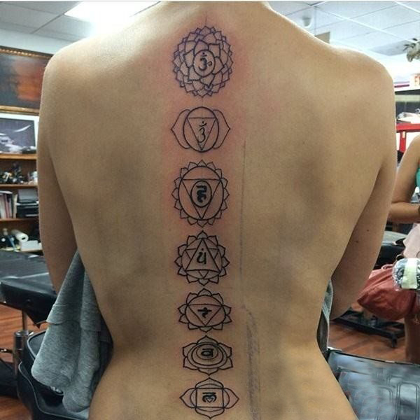 多款关于性感的后背上黑色抽象线条脊柱纹身图案