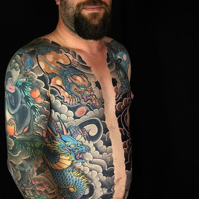 大面积彩绘简单线条日本传统纹身图案