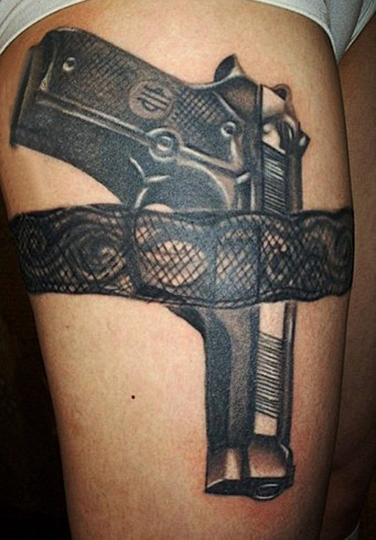 乌亮的黑色点刺几何线条创意枪纹身图案