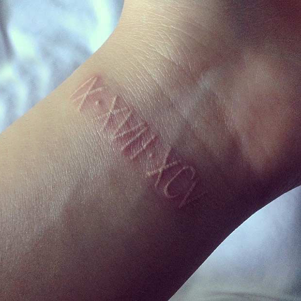 新颖的白色简单个性线条手臂隐形纹身图案