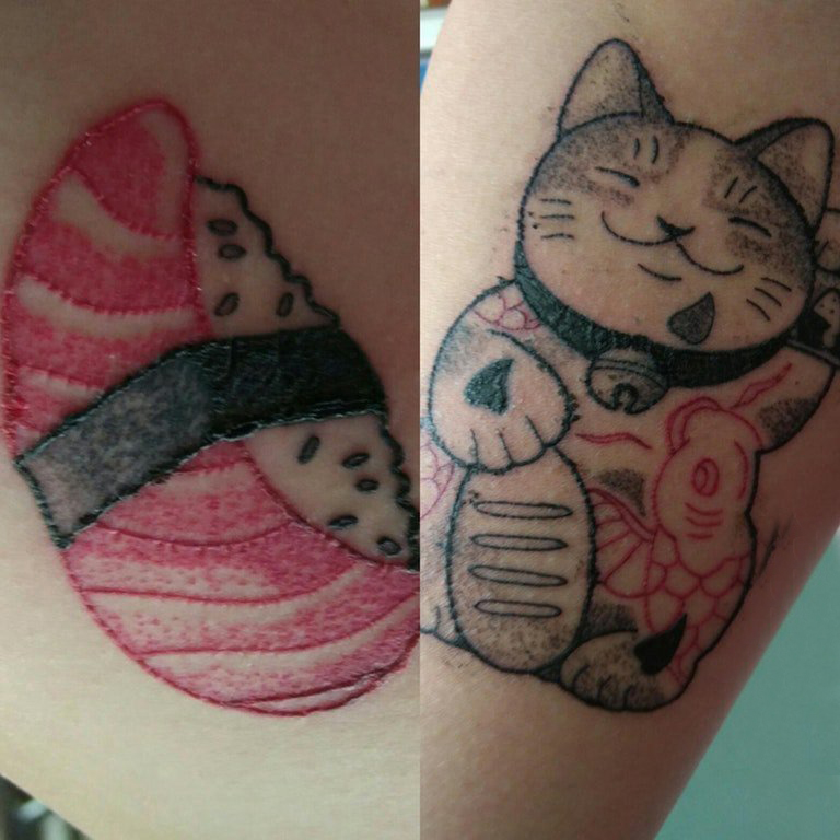 男生小腿上彩绘简单线条猫咪和寿司食物纹身图片