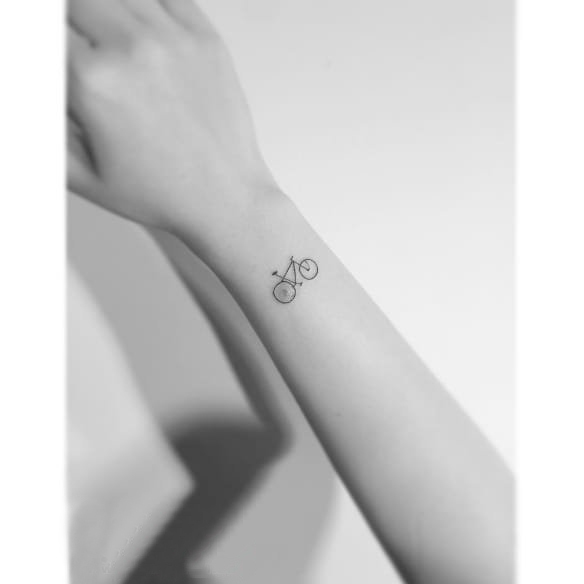 别致经典的黑色简单个性线条创意微型纹身图案