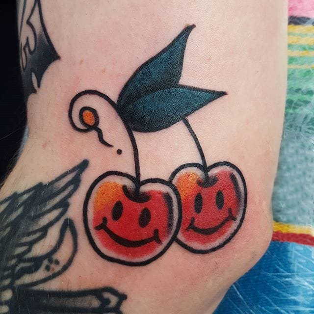 酸甜可口的彩绘几何简单线条水果樱桃纹身图案