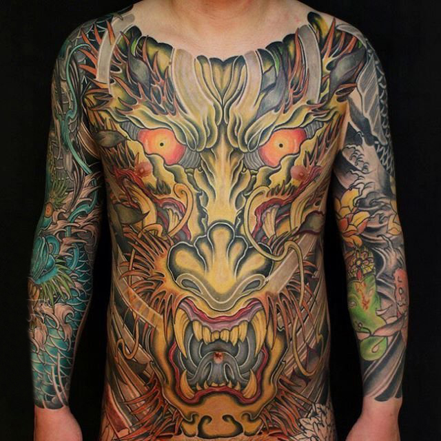 男生喜爱的大面积紧身彩绘抽象线条创意纹身图案