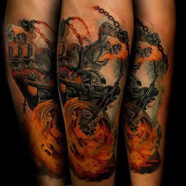 神秘的彩绘渐变抽象线条火焰和人物幽灵骑士纹身图案