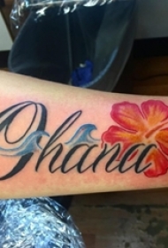 女生小腿上彩绘线条英文和文艺花朵纹身图片