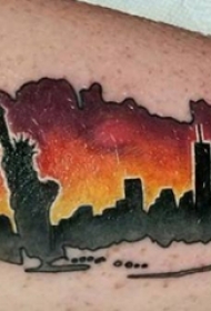 男生小腿上彩绘渐变几何简单线条创意城市建筑纹身图片