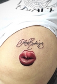 厚实性感的几何简单个性线条创意嘴唇纹身图案