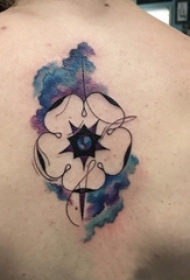 女生后背上彩绘泼墨简单线条创意植物花朵纹身图片