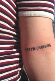 男生手臂上黑色线条花体有意义英文纹身图片