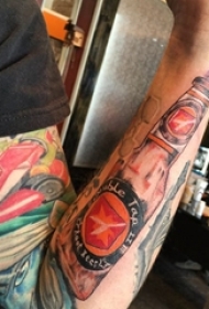 让人神清气爽的彩绘几何线条苏打水纹身图案