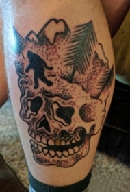 男生小腿上黑灰素描点刺技巧创意骷髅纹身图片