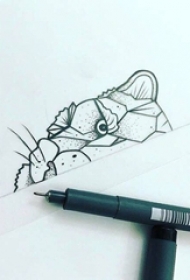 黑色线条创意半边豹子脸纹身手稿