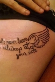 女生侧腰上黑色简单线条翅膀和英文短句纹身图片