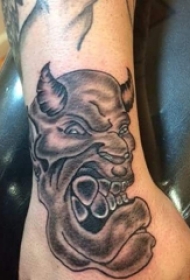 男生手背上黑灰素描点刺技巧创意日本经典般若纹身图片