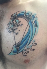 男生胸部彩绘渐变几何线条和浪花纹身图片