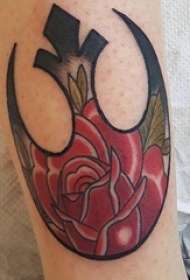 女生小腿上彩绘渐变简单线条植物花朵纹身图片