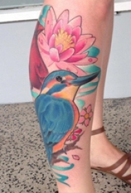 女生小腿上彩绘水彩素描唯美花朵精致小鸟纹身图片