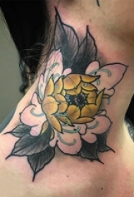 女生脖子上彩绘水彩素描唯美花朵纹身图片