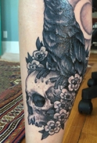 男生小腿上黑灰素描点刺技巧创意骷髅霸气老鹰纹身图片