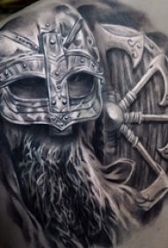 男生后背上黑灰点刺盔甲霸气战斗武士纹身图片