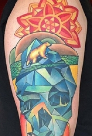 男生手臂上彩绘数次素描多元素花纹骷髅花臂纹身图片