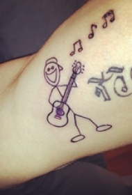 男生大腿上黑色几何线条创意吉他和卡通人物纹身图片