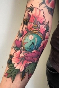女生手臂上彩绘水彩素描创意唯美玫瑰纹身图片