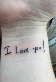 男生手腕上黑色简单线条创意英文短句纹身图片