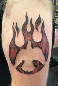 男生大腿上彩绘渐变抽象线条火焰纹身图片