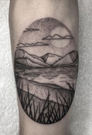 男生手臂上黑灰素描点刺技巧创意文艺风景纹身图片