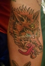 男生手臂上彩绘水彩素描创意龙图腾纹身图片