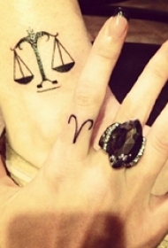 多款关于天秤座的黑色几何元素简单线条星座纹身图案