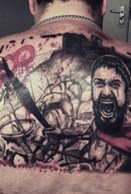 男生背部黑灰素描点刺技巧创意战士纹身图片