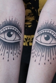 闺蜜手臂上黑灰素描创意上帝之眼精致纹身图片
