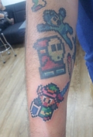 男生手臂上彩绘几何简单线条创意卡通纹身图片