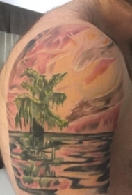 男生手臂上彩绘渐变抽象线条树和山水风景纹身图片