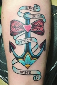 男生手臂上彩绘水彩素描精美船锚纹身图片