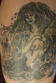 男生小腿上黑灰点刺抽象线条人物美人鱼纹身图片