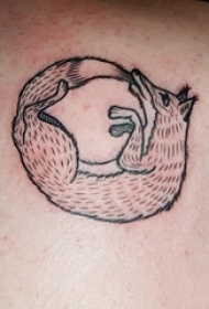 男生肩膀上黑色线条素描创意文艺狐狸纹身图片