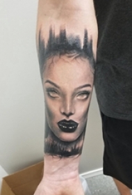 男生手臂上黑灰素描点刺技巧创意女生人物纹身图片