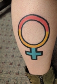 女生小腿上彩绘渐变几何简单线条符号纹身图片