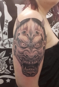 女生手臂黑色日本般若纹身图片