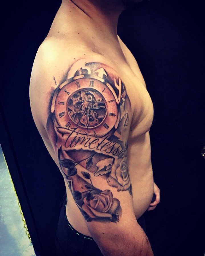 男生手臂上黑灰点刺简单线条英文和指南针纹身图片