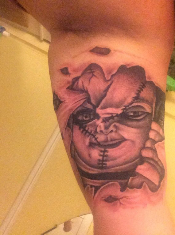 男生手臂上黑灰素描点刺技巧创意霸气纹身图片