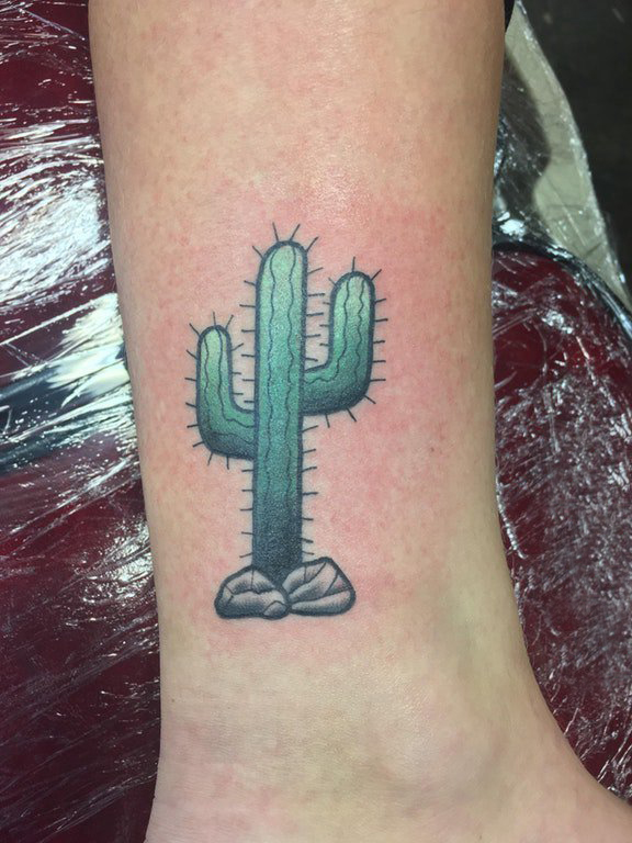男生小腿上彩绘渐变简单线条植物仙人掌纹身图片