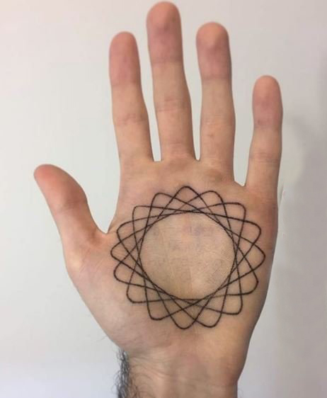 多款手掌上的黑色线条素描经典文艺纹身图案