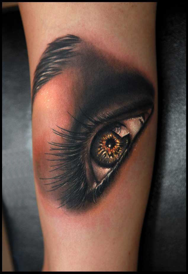 男生手臂上黑灰素描点刺技巧唯美眼睛纹身图片