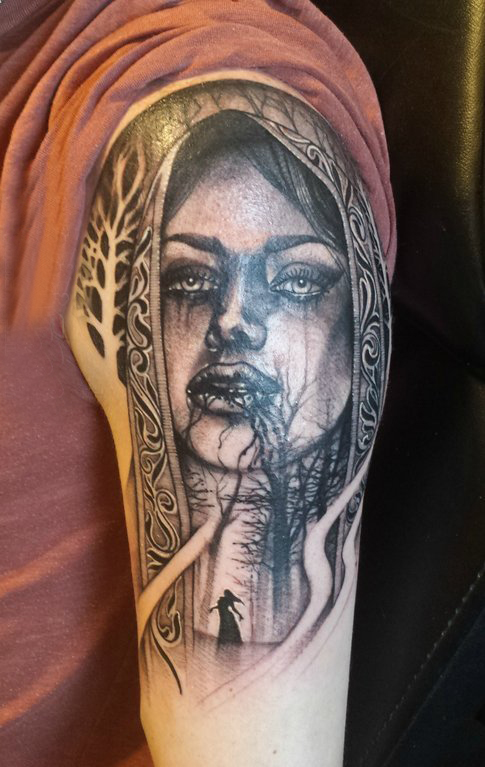 男生手臂上黑灰素描点刺技巧霸气人物恐怖纹身图片