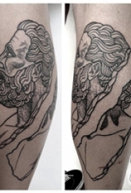 男生小腿上黑色点刺简单抽象线条裂痕人物肖像纹身图片